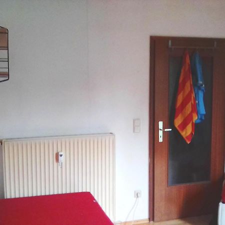 1A Comfortable, Private And Calm 4 Room Apartment, 2Km City Center, Private Car Park, Full Equipped Kitchen, Private And Stable Wifi, One Minute Tram Station, Smart Tv, Whatsapp Support, No Additional Costs! Eur 500 Cashback For 2 Months Mannheim Exterior foto