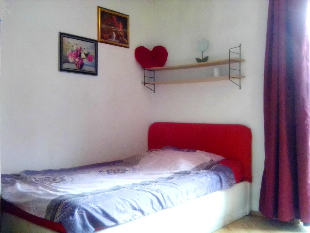 1A Comfortable, Private And Calm 4 Room Apartment, 2Km City Center, Private Car Park, Full Equipped Kitchen, Private And Stable Wifi, One Minute Tram Station, Smart Tv, Whatsapp Support, No Additional Costs! Eur 500 Cashback For 2 Months Mannheim Exterior foto