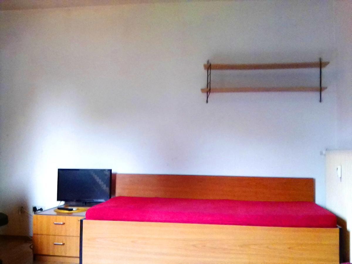 1A Comfortable, Private And Calm 4 Room Apartment, 2Km City Center, Private Car Park, Full Equipped Kitchen, Private And Stable Wifi, One Minute Tram Station, Smart Tv, Whatsapp Support, No Additional Costs! Eur 500 Cashback For 2 Months Mannheim Exterior foto