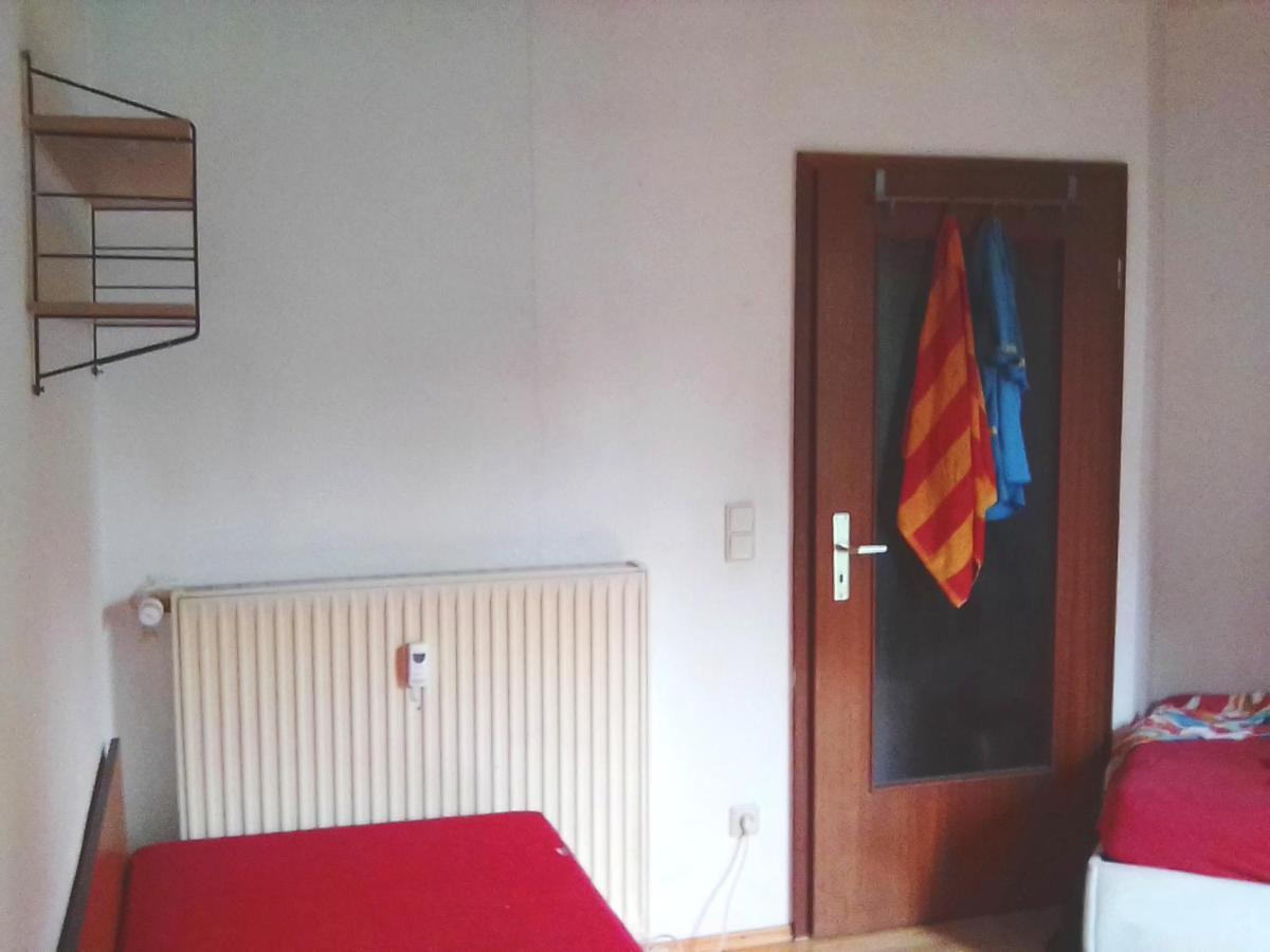 1A Comfortable, Private And Calm 4 Room Apartment, 2Km City Center, Private Car Park, Full Equipped Kitchen, Private And Stable Wifi, One Minute Tram Station, Smart Tv, Whatsapp Support, No Additional Costs! Eur 500 Cashback For 2 Months Mannheim Exterior foto