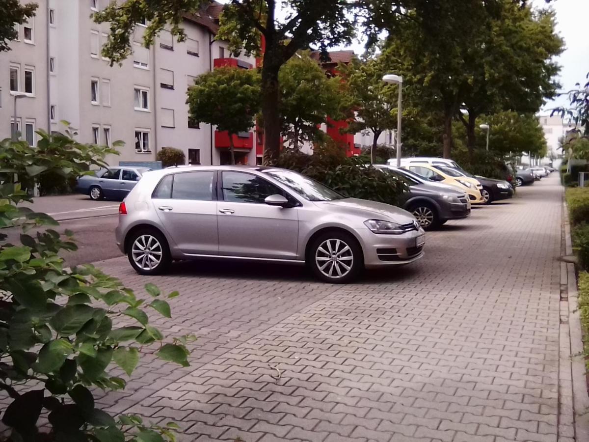 1A Comfortable, Private And Calm 4 Room Apartment, 2Km City Center, Private Car Park, Full Equipped Kitchen, Private And Stable Wifi, One Minute Tram Station, Smart Tv, Whatsapp Support, No Additional Costs! Eur 500 Cashback For 2 Months Mannheim Exterior foto