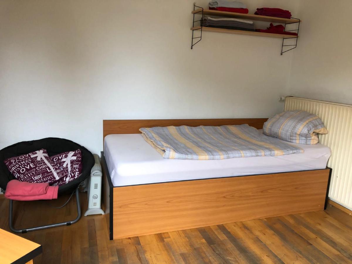 1A Comfortable, Private And Calm 4 Room Apartment, 2Km City Center, Private Car Park, Full Equipped Kitchen, Private And Stable Wifi, One Minute Tram Station, Smart Tv, Whatsapp Support, No Additional Costs! Eur 500 Cashback For 2 Months Mannheim Exterior foto